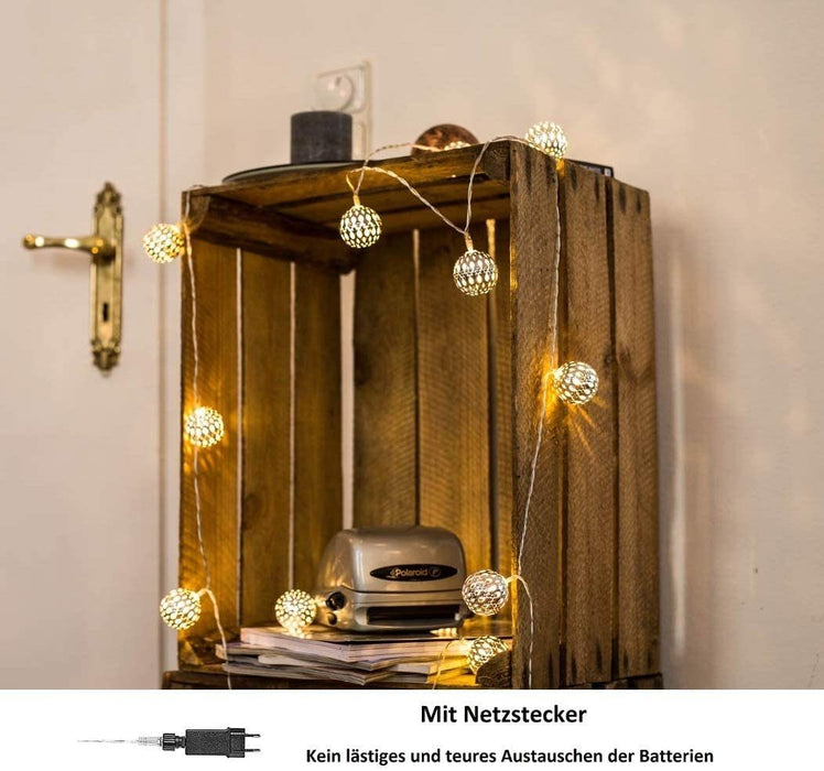 CozyHome marokkanische LED Lichterkette – 7 Meter | Mit Netzstecker NICHT batterie-betrieben | 20 LEDs warm-weiß | Kugeln Orientalisch | Deko Silber – kein lästiges austauschen der Batterien